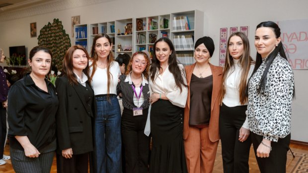 Leyla Əliyeva, Arzu Əliyeva və Alena Əliyeva &ldquo;Yaşama Dəstək&rdquo; Mərkəzində olublar - FOTO