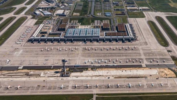 Berlin aeroportu fəaliyyətini dayandırdı &ndash; DRON HÜCUMU OLUB?