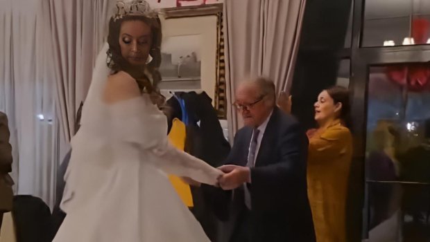 Bakıda maraqlı toy - Bəy 93, gəlin 42 yaşında - VİDEO