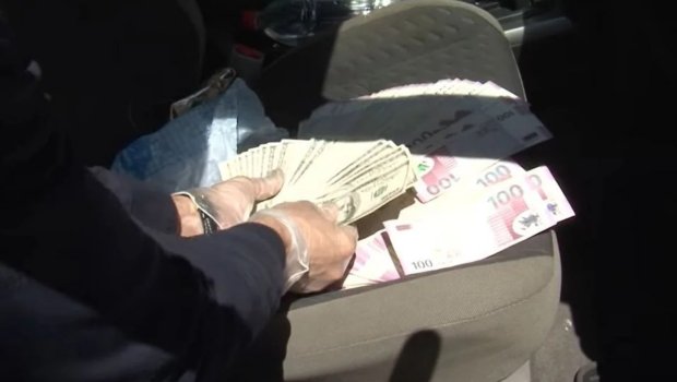 Qəribə dələduzluq: "Maşın oğurluqdur" deyib əlindən aldı, sonra yenidən özünə satdı - VİDEO