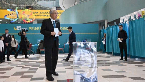 Qazaxıstan Prezidenti referendumda səs verdi - FOTO
