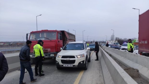 Xaçmaz-Quba yolunda qəza: Böyük tıxac yarandı - FOTO