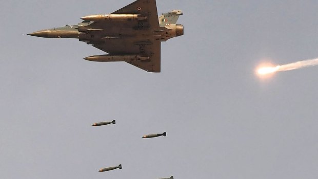 Pakistan ordusu Qəndəharda hərbi obyektlərə zərbə endirdi