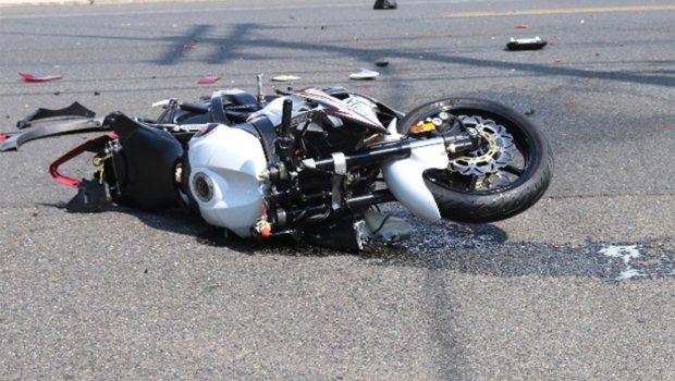 Bakıda moped divara çırpıldı - 21 yaşlı sürücü öldü