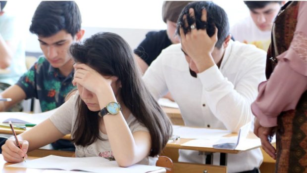 Abituriyentlər təşvişdə: Buraxılış imtahanı çətin keçdi, qəbul balları necə dəyişəcək?