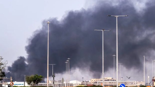 Dünyanın ən böyük neft yataqlarından birinə hücum edildi &ndash; VİDEO