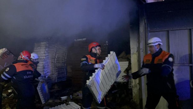 FHN əməkdaşları sahibkarlara mallarını çıxarmalarına köməklik göstərirlər - FOTO/VİDEO