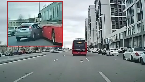 Bakıda "Prius" sərnişin avtobusuna çırpıldı - ANBAAN VİDEO