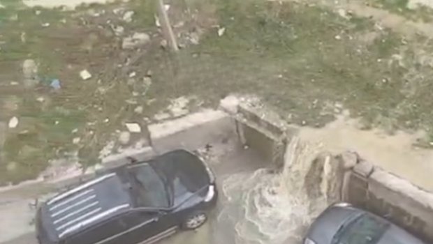 Yeni Günəşlidə su xətti yenidən partladı, sakinlər şikayətçidirlər - VİDEO