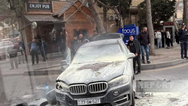 Bakıda ağır qəza: BMW yandı - FOTO