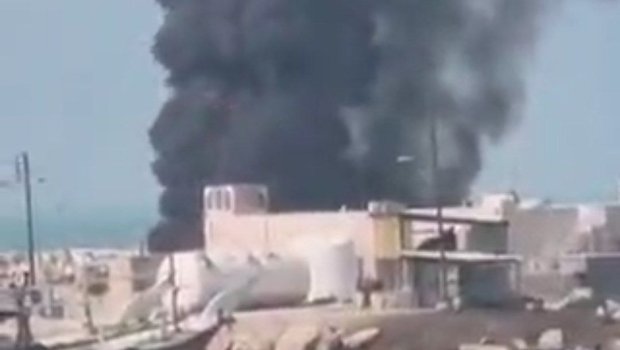 ABŞ Hörmüz boğazında hərəkəti bloklamaq üçün istifadə olunan katerlərə zərbə endirdi - VİDEO