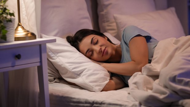 Həkim dərmansız iki həftəyə yuxunu necə yaxşılaşdırmağın yolunu açıqladı