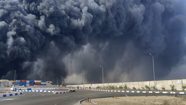 İrandakı Bəndər Ləngə limanında partlayış oldu