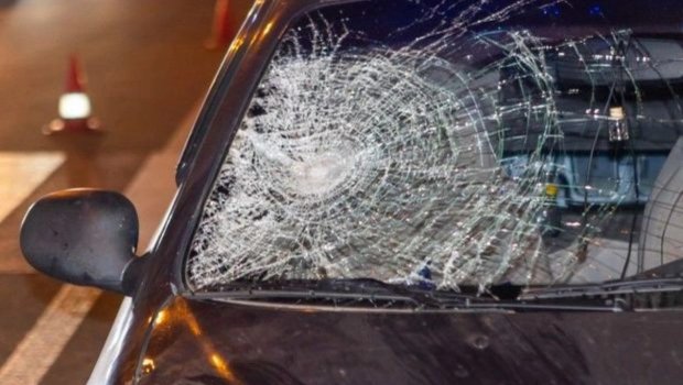 Borca görə ana və oğlu döyüldü, maşının şüşəsi sındırıldı