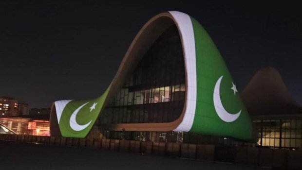 Heydər Əliyev Mərkəzinin binası üzərinə Pakistan bayrağı proyeksiya olundu