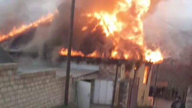 Tovuzda ev yanır &ndash; ANBAAN VİDEO