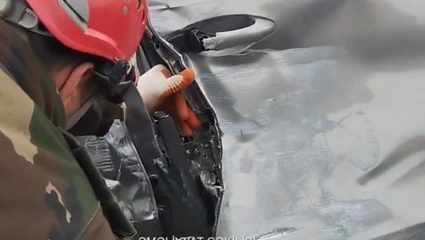 Xaçmazda avtomobildə sıxılı qalan qadın belə xilas edildi &ndash; VİDEO