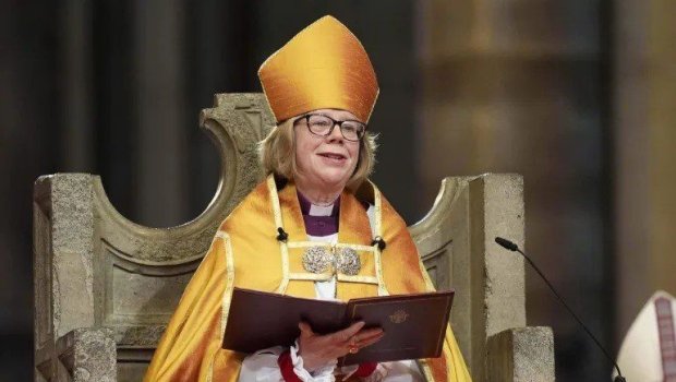 İlk dəfə qadın kilsə rəhbəri təyin edildi - FOTO