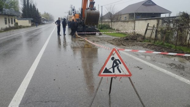Kürdəmirdə magistral su boru xətti PARTLADI: Sakinlər susuz qaldı - FOTO