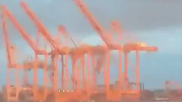 İrandan Salala limanına dron hücumu &ndash; VİDEO