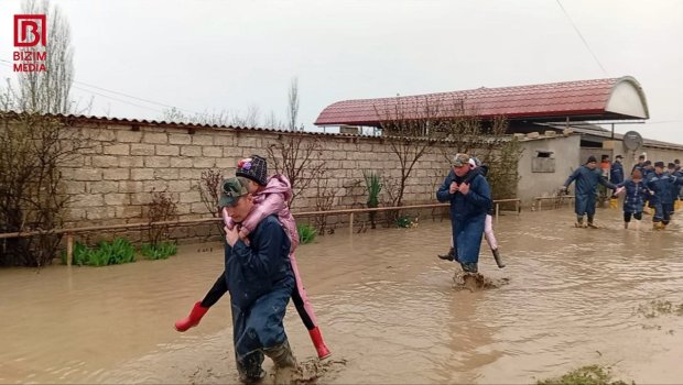 Xaçmazda köməksiz vəziyyətdə qalan 22 nəfər belə xilas edildi &ndash; FOTO