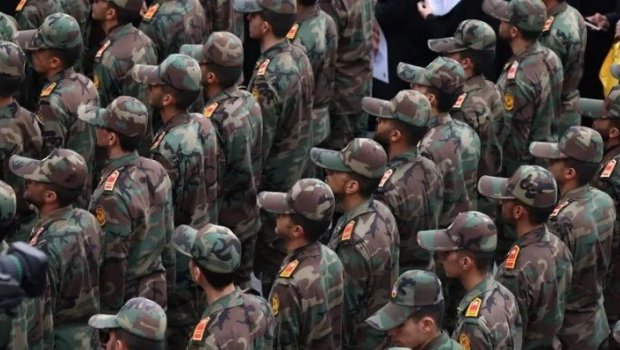İran orduda xidmət üçün yaş həddini 12-yə ENDİRDİ