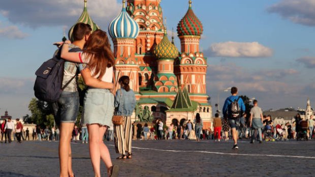 Rusiyada &ldquo;Santa-Barbara&rdquo;: Keçmiş sevgililər bir-birinə 50 min rubl ödəyəcək