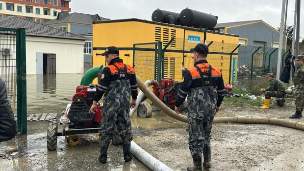 Abşeronda yağışın yaratdığı fəsadlar belə aradan qaldırılır - FOTO