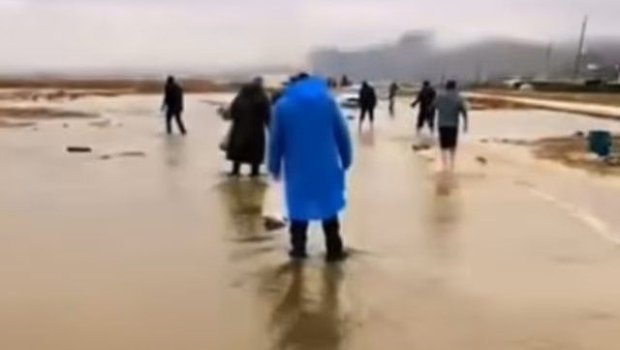 Sədərək gölü daşdı, balıqlar əllə tutuldu - VİDEO