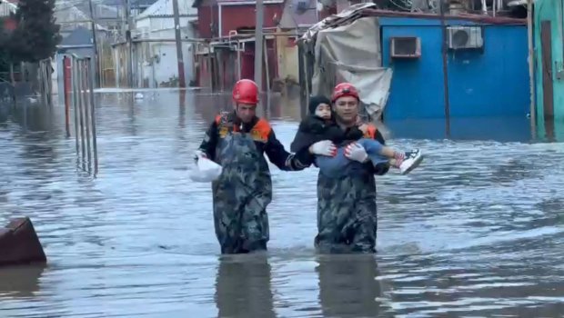 FHN su basmış ərazilərdən 454 nəfəri təxliyə edib &ndash; FOTO/VİDEO