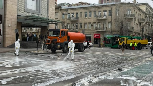 Güclü yağışdan sonra Bakı küçələri yuyuldu &ndash; FOTO