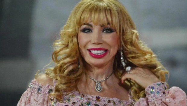 "Mənim kimi müğənni "Jiquli"də gəzməlidi?" - "Rolls-Royce" aldı