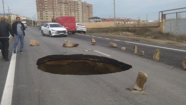 Masazırda yeni inşa olunan YOL ÇÖKDÜ - FOTOFAKT