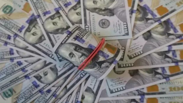 Puldan niyə metal qoxusu gəlir?