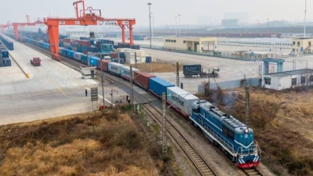 Çindən Avropaya ilk yük qatarı yola düşdü - Xəzər dənizi ilə Bakıya çatacaq