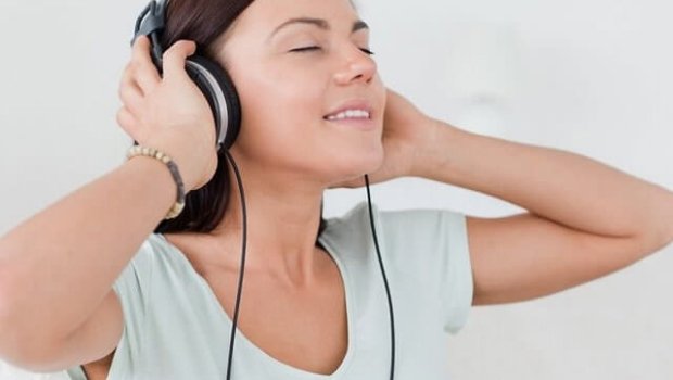 Başqasının qulaqcıqlarından istifadə niyə bu qədər təhlükəlidir?