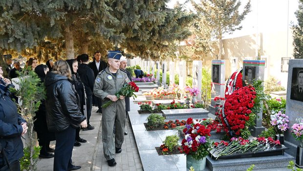 Aprel döyüşlərinin qəhrəman pilotları anıldı &ndash; FOTO/VİDEO