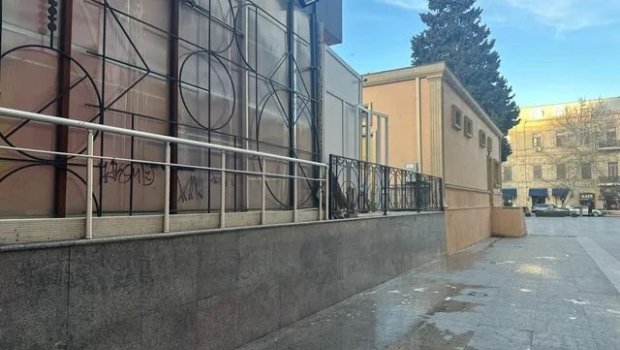 Bakıda tarixi binaya qarşı VANDALİZM - FOTO