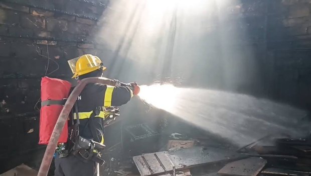 Ucarda güclü YANĞIN: Ev quşları tələf oldu - VİDEO