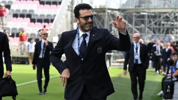 Buffon da istefa verdi