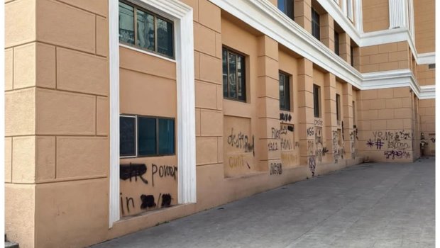 Nizami Kino Mərkəzinin divarına qrafiti çəkən yeniyetmələr SAXLANILDI