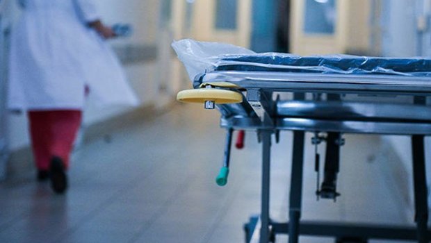 Oğlunun toyunda başına daş düşən kişi öldü