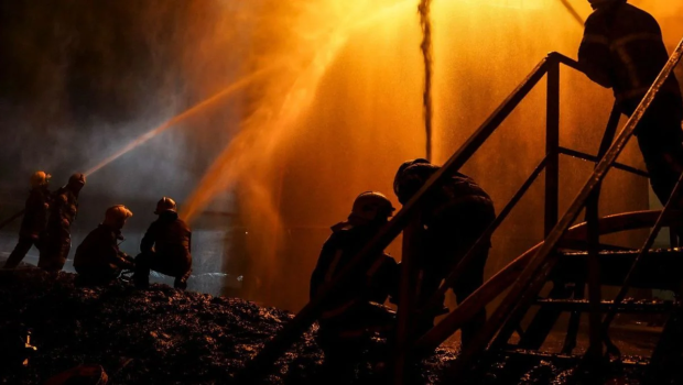 Kiyevin Borşaqovka rayonunda partlayışlar: Yanğın başladı - VİDEO