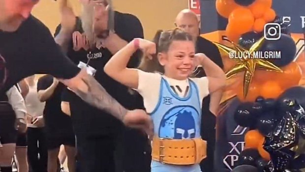 9 yaşlı qız 82 kilo qaldırdı - Bu, öz çəkisindən üç dəfə çoxdur - VİDEO