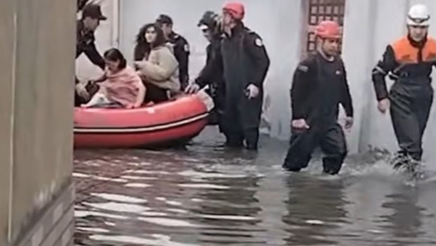 Subasmaya səbəb kollektorun üstündə tikilən ev imiş - SÖKÜLMƏLİDİR