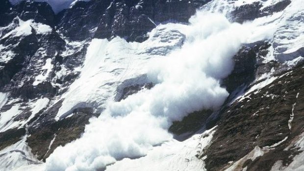 Toğanalı&ndash;Kəlbəcər&ndash;İstisu yolunda qar uçqunu: Hərəkət məhdudlaşdırıldı