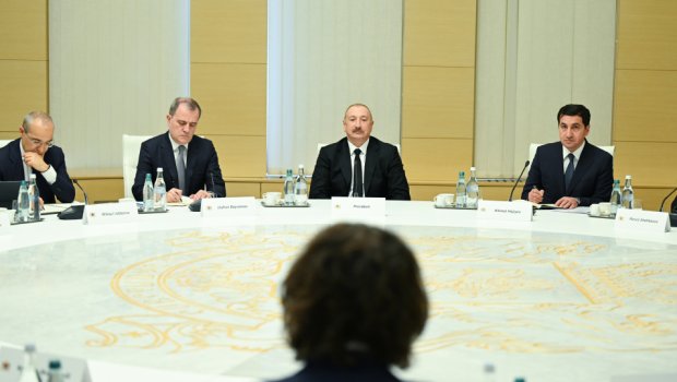 İlham Əliyevin İrakli Kobaxidze ilə geniş tərkibdə görüşü olub - FOTO