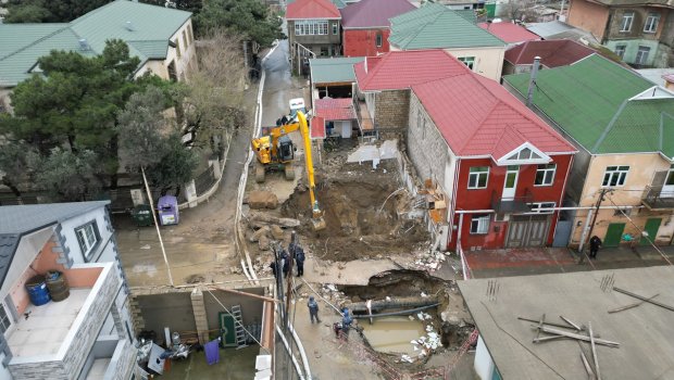 Keşlədə tamamilə sökülən evin - Fotoları