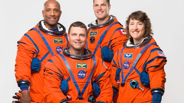 ABŞ-ın kosmik gəmisi Aya uçuşunu başa vurdu - Yerə qayıdır - VİDEO