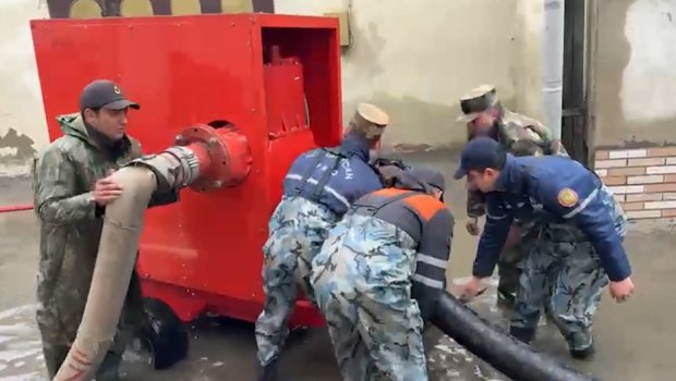 Yağışın fəsadları belə aradan qaldırılır &ndash; FOTO